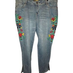 Suzanne Betro Blue Ankle Cropped Jeans with Floral Embroidery